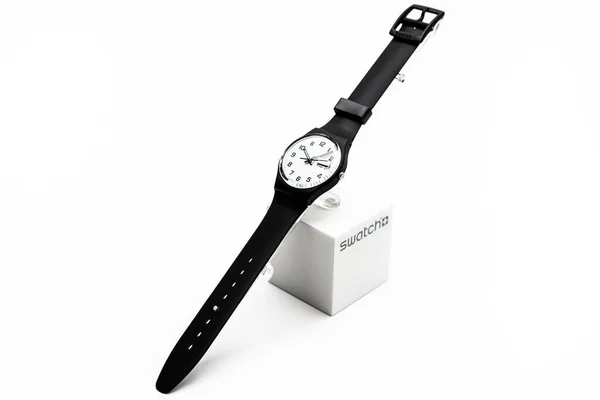 Rome, Italië 07.10.2020 - Swatch eenvoudige mode Zwitsers gemaakt kwarts horloge — Stockfoto