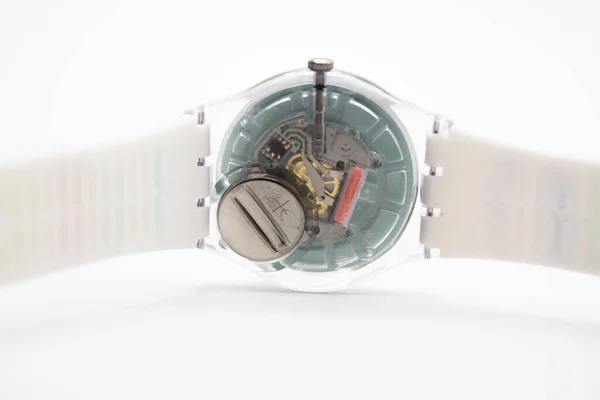 Париж, Франция 07.10.2020 - Swatch quartz watch back case battery compartment — стоковое фото