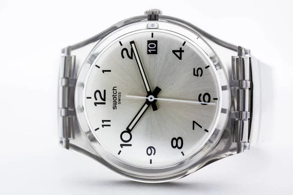 Londyn, GB 07.10.2020 - Swatch classic design swiss made mechanical watch — Zdjęcie stockowe