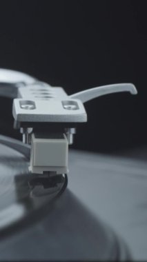 Dikey video Oynat ve siyah plak ile döner tabla oynatıcı açmak