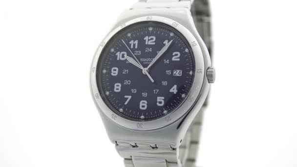Londres, Reino Unido, 01.11.2020 Swatch reloj tictac aislado — Vídeos de Stock