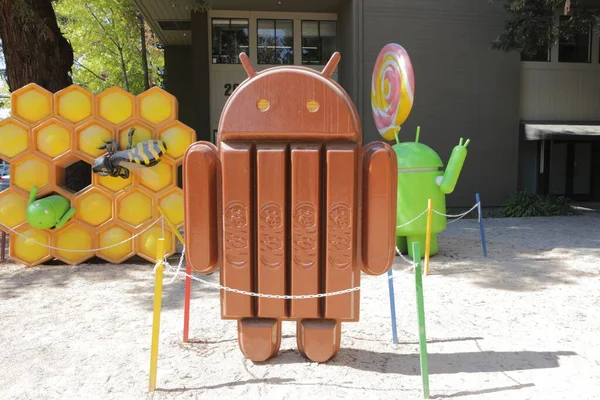 Mountain View, CA, US, 2.09.2020 - KitKat at Google Android Statues Square — Stock Photo, Image