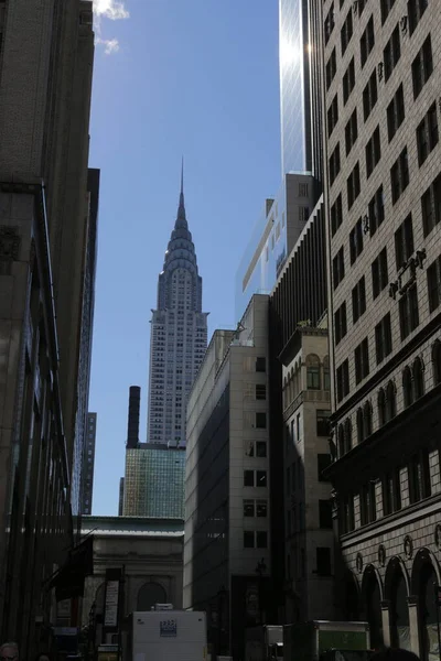 New York City, NY, USA 2.09.2020 - Chrysler Building Ansicht von der 43. Str., Midtown — Stockfoto