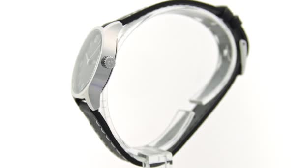 Лондон, Великобритания, 01.11.2020: Calvin Klein womens fashion watch rotating on stand — стоковое видео