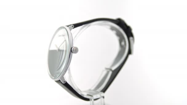 New York, USA, 01.11.2020: Módní hodinky Calvin Klein unisex rotují na stojanu — Stock video