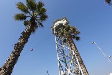 Barselona, İspanya, 1 Mart 2020 - Montjuic teleferik kulesi manzarası