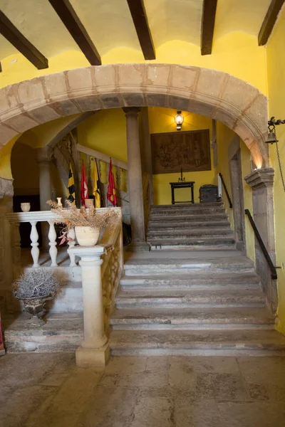 Montclar, Spanien, 1. Mai 2020 - Innenraum des mittelalterlichen Schlosses Montclar — Stockfoto