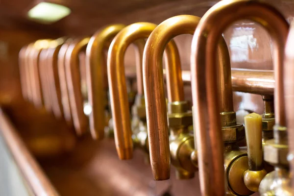 Pilsen, Çek Cumhuriyeti, 1.09.2019 - bira fabrikası Pilsner Urquell 'de bakır muslukları