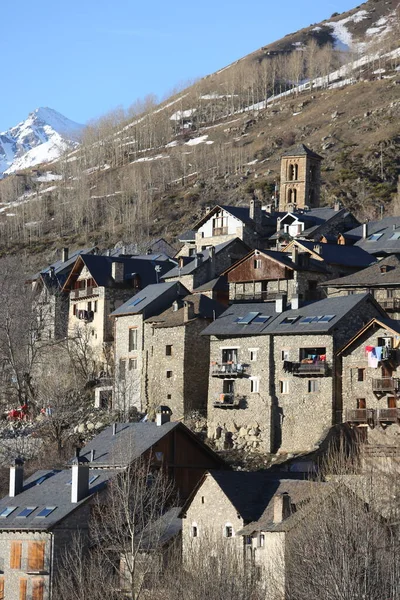 Taull, España, 1 de marzo de 2020 - pueblo de montaña con mil años de historia —  Fotos de Stock