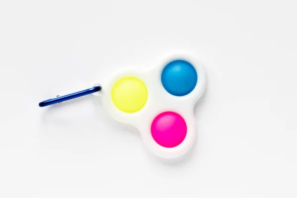 Einfache Dimple Fidget Spielzeug, bunte Anti-Stress-Spiel isoliert auf weißem Hintergrund — Stockfoto