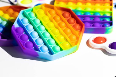 Pop It Simple Dimple - Duyusal stres önleyici Fidget oyuncakları izole edilmiş beyaz arkaplan