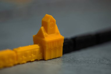 Londra, GB 11.02.2021 - Ride to Ride masa oyunu haritasındaki tren ve istasyonlar