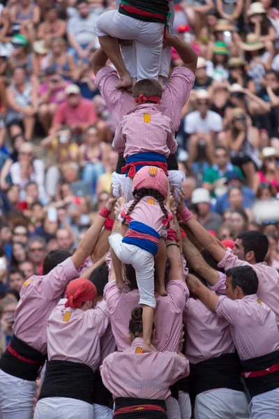 Tarragona, España, 19 de septiembre de 2019 - Torre de Castillos Humanos para Niñas — Foto de Stock