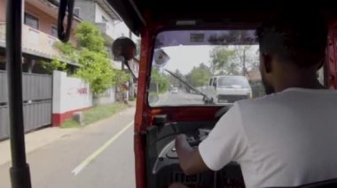 Galle, Sri Lanka, 1.12.2020 - Tuk tuk 'tan sokak manzaralı