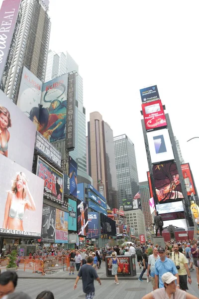 New York City, NY, USA 2.09.2020 - Touristenmassen am Times Square — Stockfoto