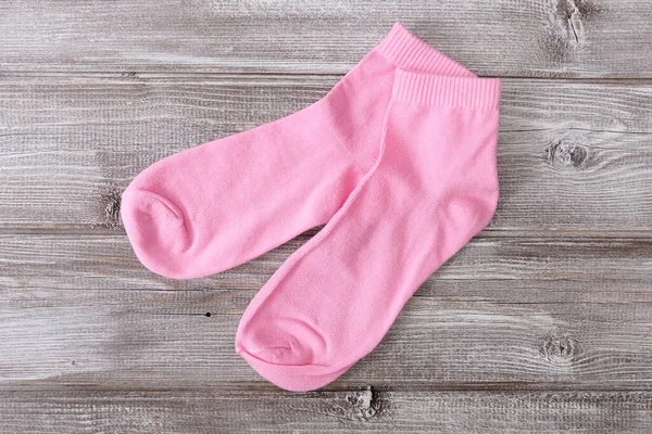 Twa Ein Paar Klassische Rosa Baumwollsocken Auf Holzhintergrund — Stockfoto