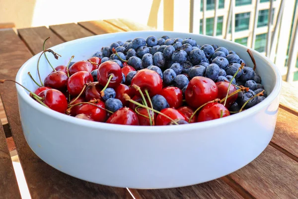 Raw Juicy Berries Sweet Cherry Blueberry White Ceramic Dish — Stock Photo, Image