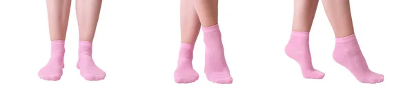 Schöne weibliche Beine in Baumwolle gemütliche Socken von rosa Farbe isoliert auf weiß, Banner für Web, warme natürliche organische Strumpfwaren — Stockfoto