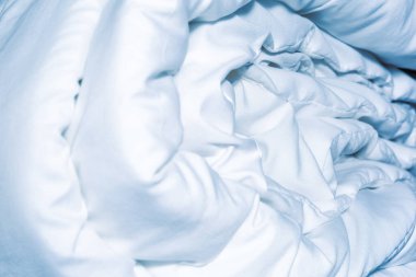 Yığılmış sıcak kış battaniyesi.