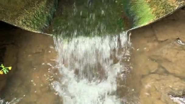 Afvalwater Modder Stroomt Uit Pijp Naar Rivier Milieuvervuiling Het Milieu — Stockvideo