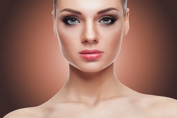 Gorgeous woman with perfect skin and make up — Stock Photo, Image