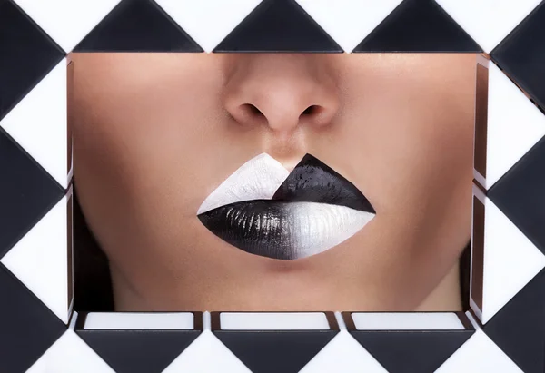 Trucco geometrico di moda su labbra — Foto Stock