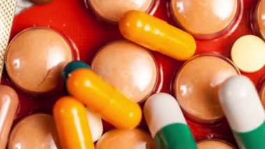 Birçok hap ve kapsül içinde görüntüleri kapat