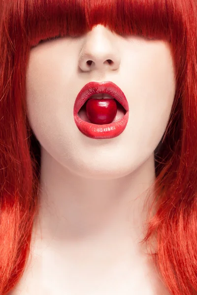 Woman with red wig biting sexy in mouth a cherry — Stock Photo, Image