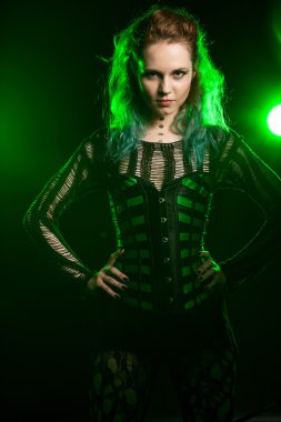 Yeşil corsait modelinde alternatif fetiş