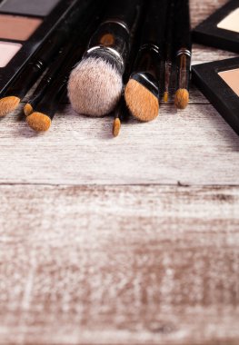 Makyaj fırça yukarıya fotoğraf kapatmak