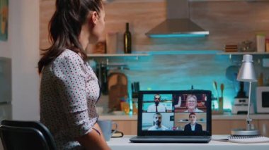 Webinar sırasında bilgisayarı kapatan serbest çalışan