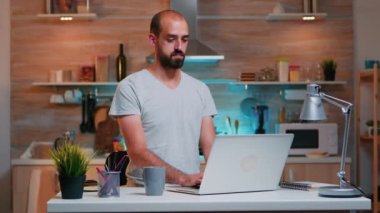 Evde çalışırken bir sonraki projeyi düşünmek