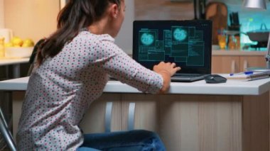 Kızgın hacker dizüstü bilgisayarı kapatamadı