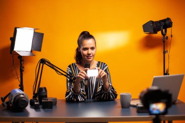 Mini görüntüler kameraya yönlendirildi