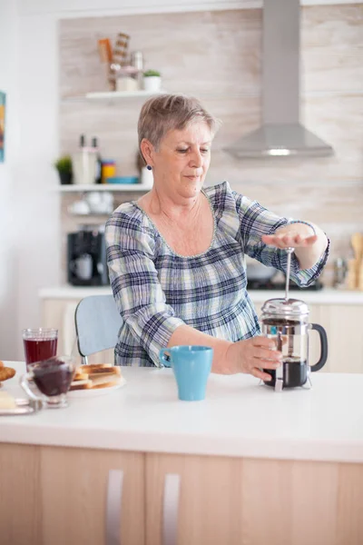 Pressing on french press