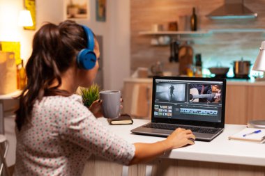 Video çekimlerinde çalışan profesyonel renkçi