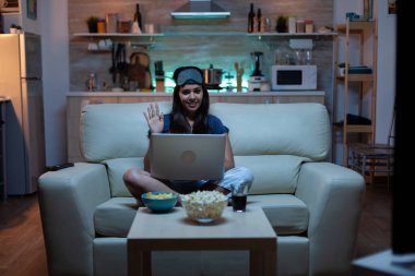 Laptop bilgisayarında video çağrısı olması