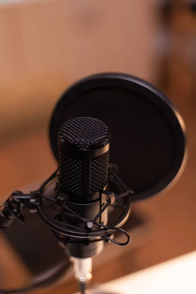 Mikrofon im Aufnahmestudio in Großaufnahme — Stockfoto