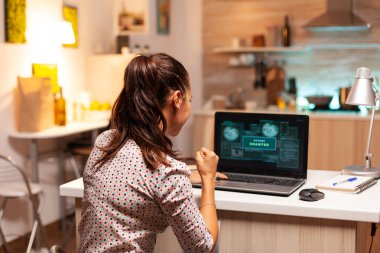 Kadın hacker için erişim izni verildi