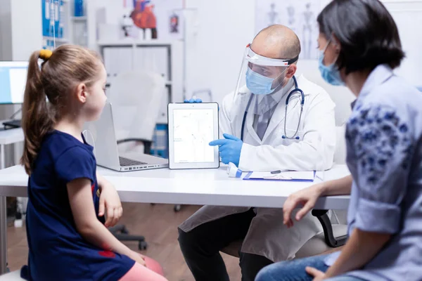 Medical specialist presenting skeleton — Stock Photo, Image