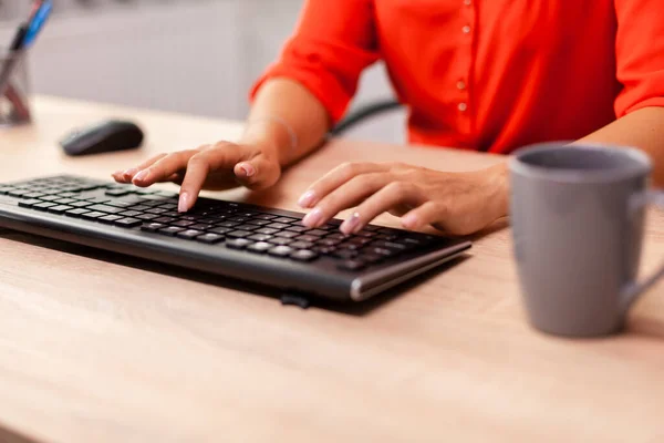 Onherkenbare zakenvrouw ondernemer typen — Stockfoto