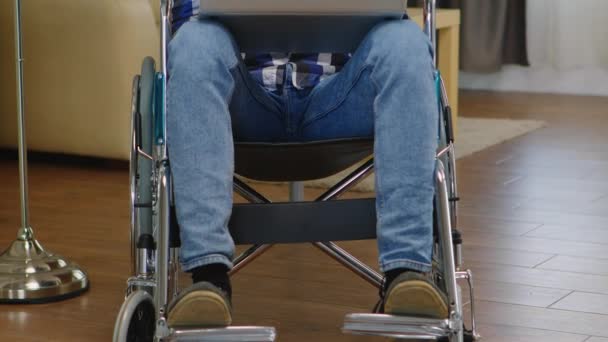 Obchodník na invalidním vozíku — Stock video