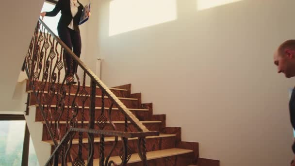 Business colleagues meeting on stairs and greeting — Stock Video