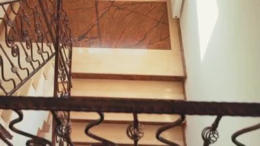 İş adamlarının konferans odasına gidişinin en üst görüntüsü