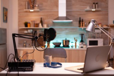 Podcast kaydetmek için profesyonel kurulum