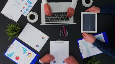 İşletme ekibinin yüksek açılı görüntüsü