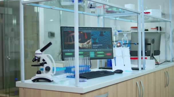 Scientific laboratory with nobody in it — Stock Video
