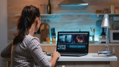 Geceleri evden çalışan video düzenleyici