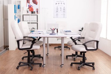 Boş hastane doktoru toplantı odası.