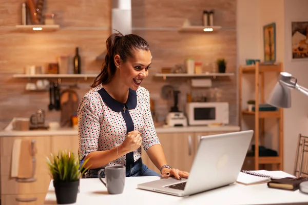 Retrato de mujer de negocios feliz —  Fotos de Stock